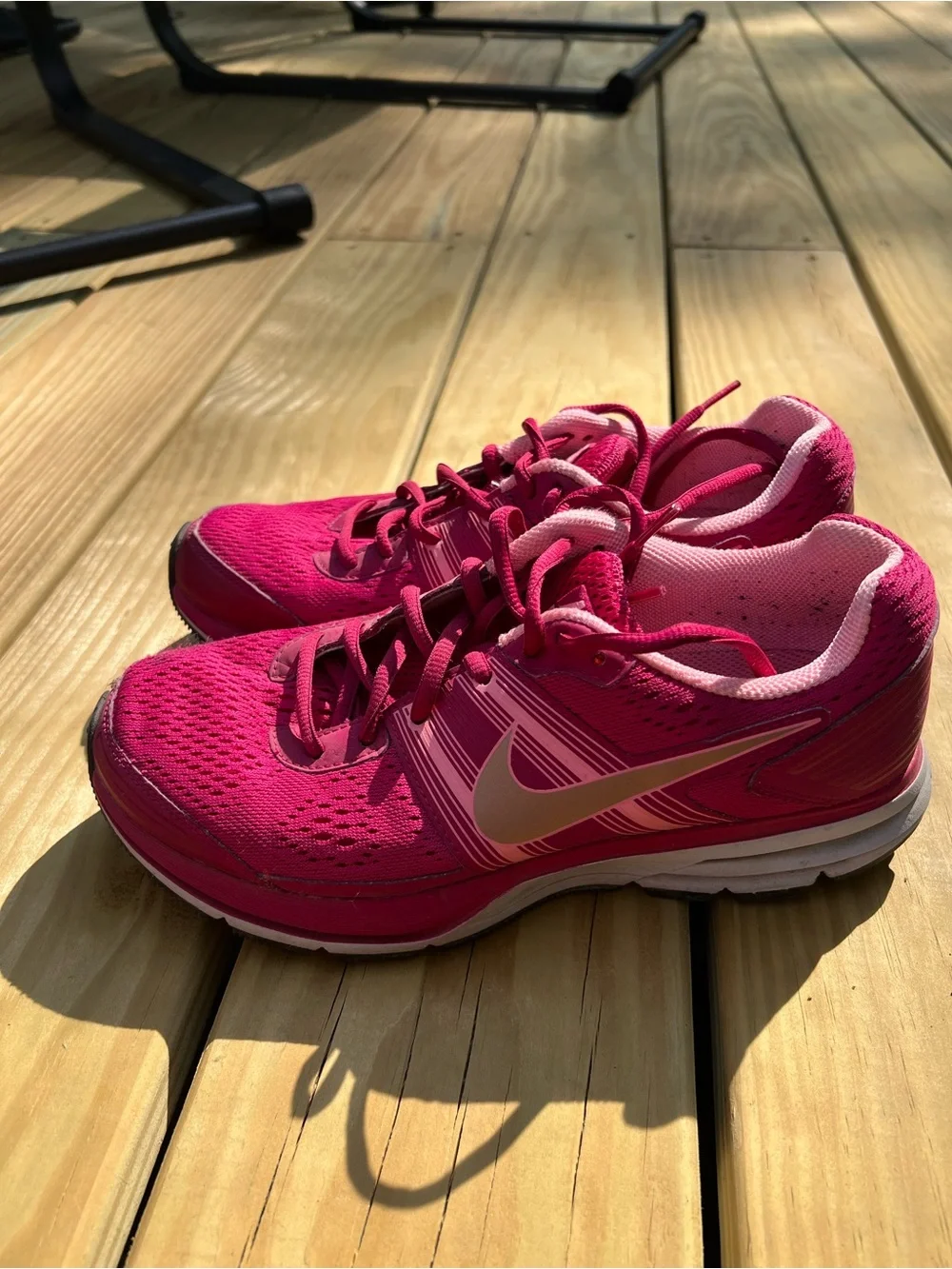Nike Women's Magenta Pink Running Sneakers with Metallic Swoosh. Nike Pegasus 29